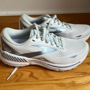 Brooks Adrenaline GTS Running Sneaker 8.5